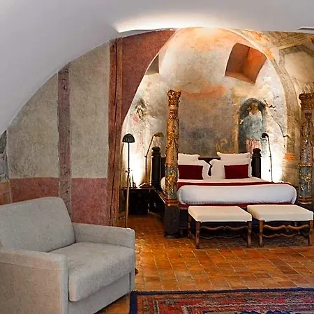 Chateau De Bagnols Отель 5*