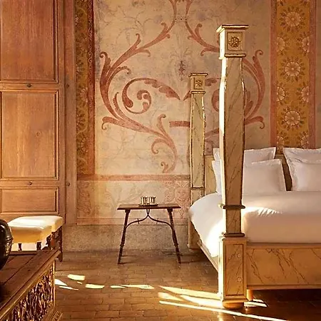 Отель Chateau De Bagnols 5*